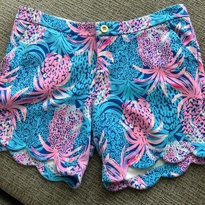 Lily Pulitzer. Size 10. 5" Buttercup Stretch Short